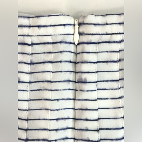 VINCE blurred lines pleated Navy on White Skirt Size 2 - Picture 13 of 15